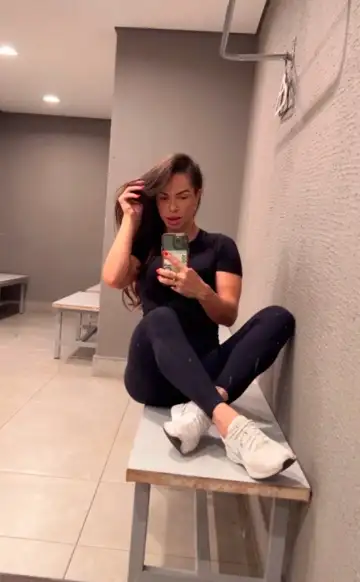Mel Azevedo 17